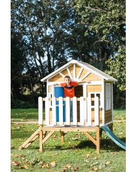 Casinha infantil de madeira em painéis Masgames VISBY elevada 60 cm