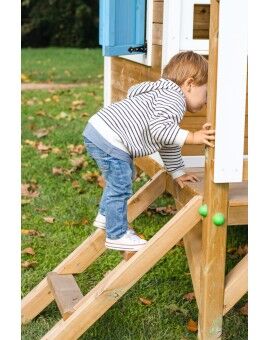 Casinha infantil de madeira em painéis Masgames VISBY elevada 60 cm
